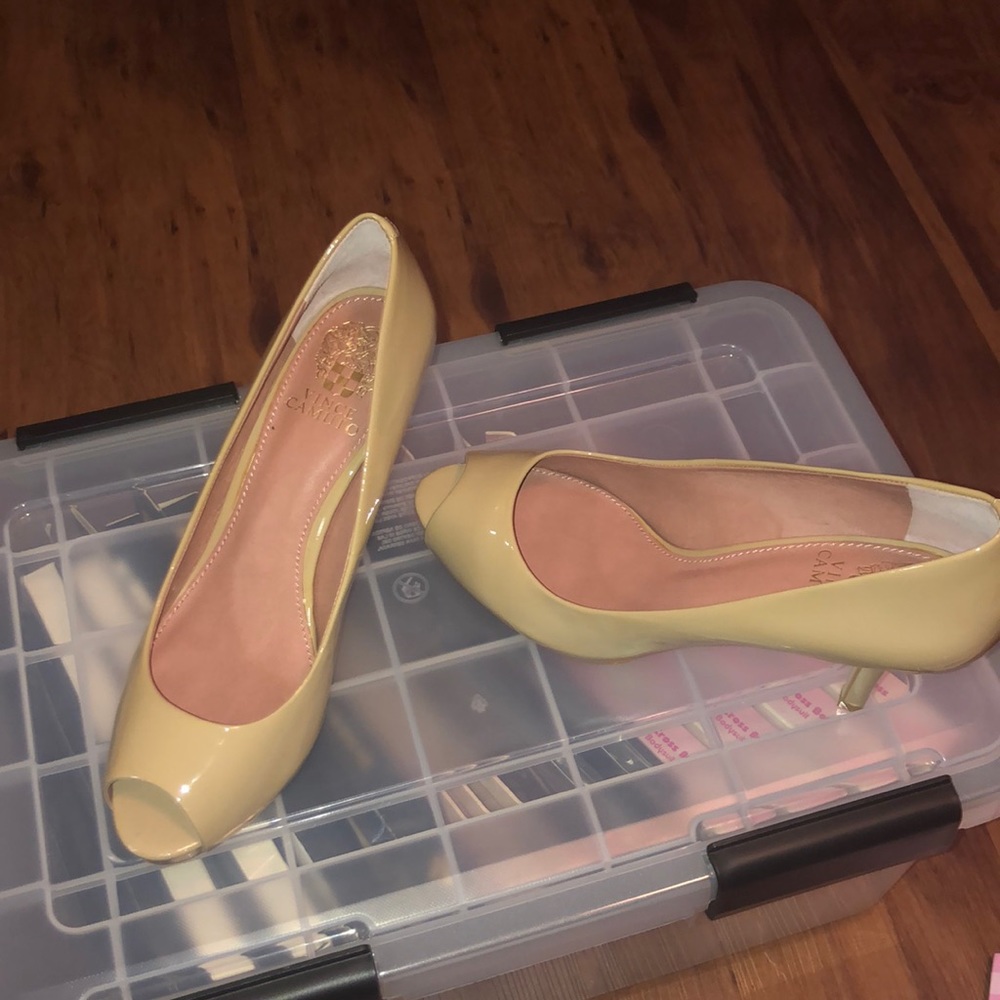 NEW Vince Camuto peep toe heels